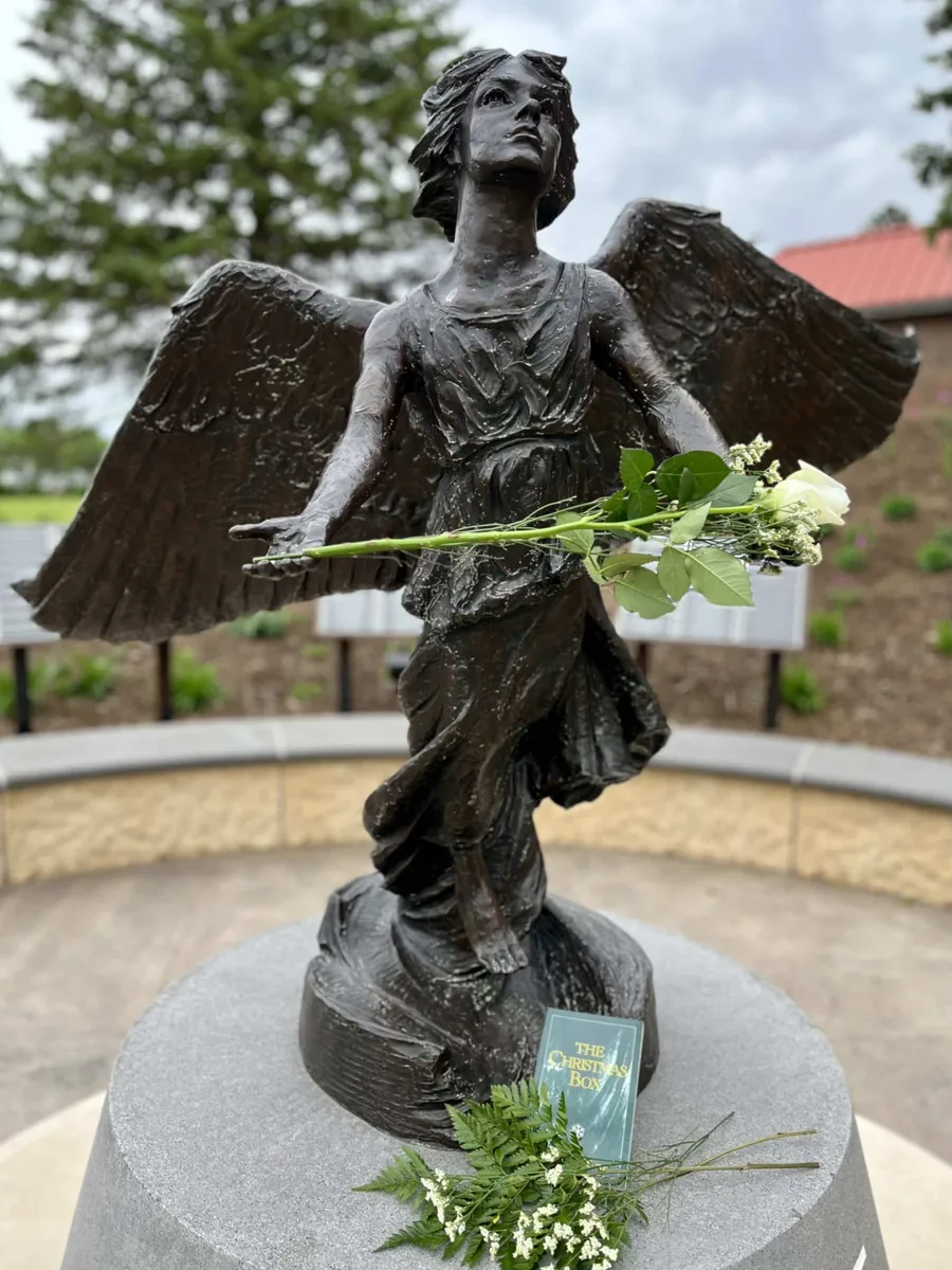 Angels of Hope Memorial Fund. Honoring children who have died, and the families who grieve them.